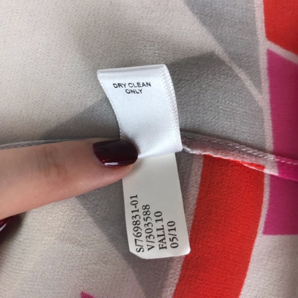 BANANA REPUBLIC | Geometric Print Silk Top - Picture 8 of 8